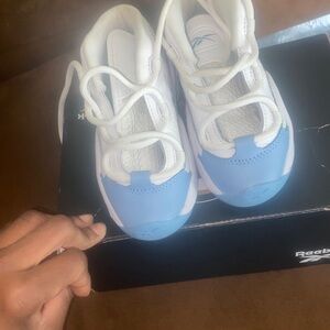 I’m selling infants shoes